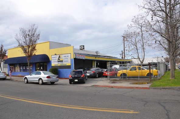 1020 E Acequia Ave, Visalia, CA 93292